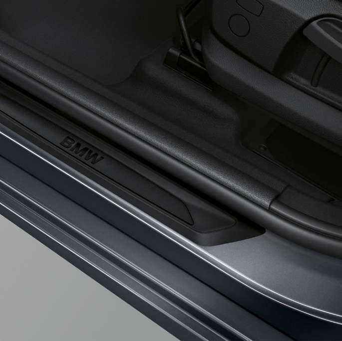 Soleiras das portas, BMW Série 2 Active Tourer Versão Advantage Soleiras das portas, BMW Série 2 Active Tourer, BMW 218i, F45, cinza Mineral metalizado