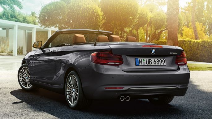 BMW Série 2 Cabrio, perspetiva traseira a três quartos BMW Série 2 Cabrio, perspetiva traseira a três quartos