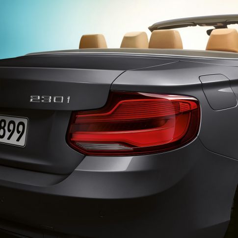 BMW Série 2 Cabrio, designação do modelo na traseira BMW Série 2 Cabrio, designação do modelo na traseira