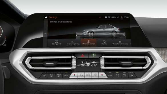 BMW Série 3 Berlina, assistente de condução Professional. Grande plano frontal do painel de instrumentos do BMW Série 3 Berlina com assistente de condução Professional.