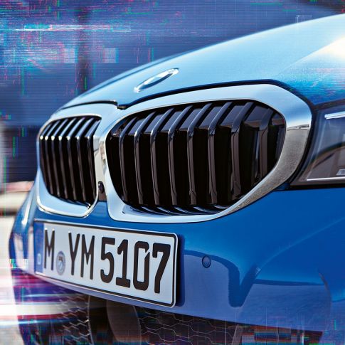 BMW Série 3 Berlina, grelha dupla em forma de rim. Grande plano lateral da grelha dupla em forma de rim do BMW Série 3 Berlina.