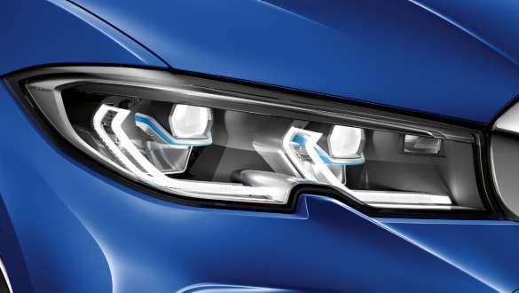 BMW Série 3 Berlina (G20), BMW Laserlight. BMW Série 3 Berlina (G20), BMW Laserlight. Grande plano lateral do farol esquerdo com BMW Laserlight.