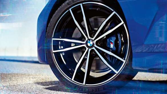 BMW Série 3 Berlina (G20), travões desportivos M. Perspetiva detalhada da jante do BMW Série 3 Berlina (G20) com travões desportivos M.