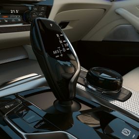 Elementos de controlo, BMW Série 5 Berlina, G30 Elementos de controlo em preto brilhante, BMW Série 5 Berlina, G30, atualização, 2020, interior