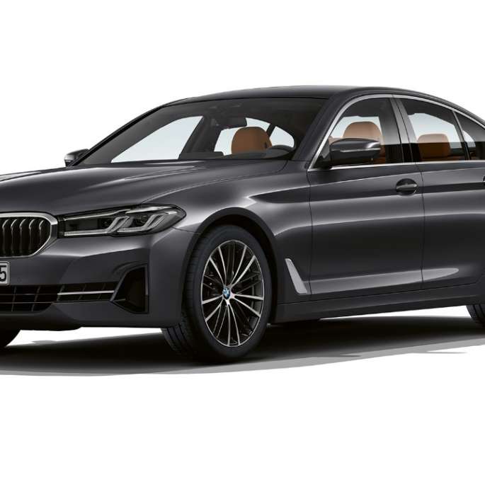 BMW Série 5 Berlina, G30, versão base BMW Série 5 Berlina 540i, G30, 2020, versão base, pintura cinza Sophisto, perspetiva frontal a três quartos