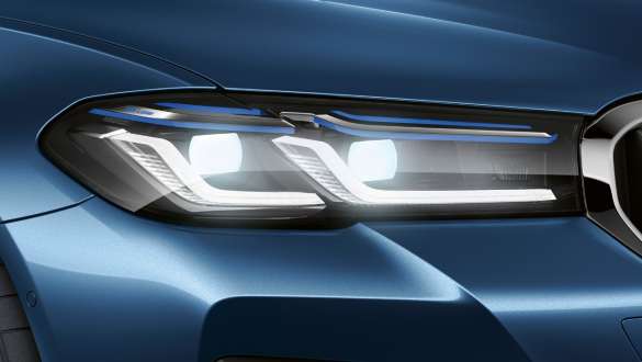 BMW Laserlight, BMW Série 5 Berlina, G30 BMW Laserlight, BMW Série 5 Berlina, G30, atualização, 2020, pintura azul Phytonic, grande plano da dianteira