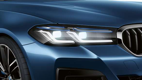 BMW Laserlight, BMW Série 5 Berlina, G30 BMW Laserlight, BMW Série 5 Berlina, G30, atualização, 2020, pintura azul Phytonic, grande plano da dianteira
