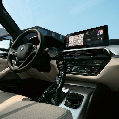 Posto de condução, BMW Série 5 Touring, G31 Posto de condução, BMW Série 5 Touring, G31, atualização, 2020, pintura cinza Sophisto, interior