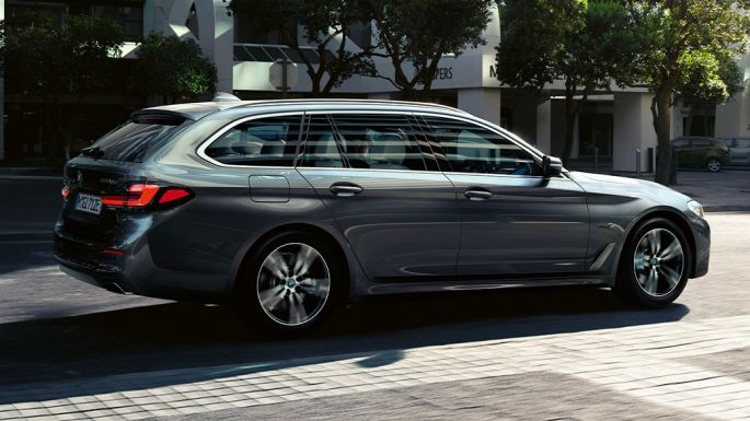 BMW Série 5 Touring, G31, vista lateral BMW Série 5 Touring, G31, atualização, 2020, pintura cinza Sophisto, vista lateral