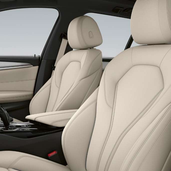 Estofos, BMW Série 5 Touring, G31, versão base Estofos em pele Dakota em branco Ivory com costuras exclusivas e debrum contrastante, BMW Série 5 Touring 530i, G31, 2020, versão base, interior