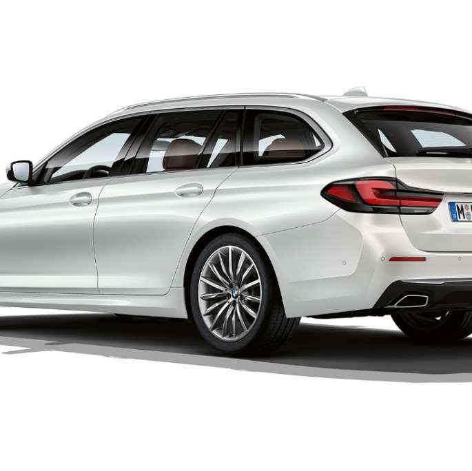 BMW Série 5 Touring, G31, Versão Luxury Line, traseira BMW Série 5 Touring 530i, G31, 2020, Versão Luxury Line, pintura branco Mineral, perspetiva traseira a três quartos