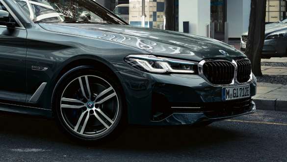 Direção ativa integral, BMW Série 5 Touring, G31 Direção ativa integral, BMW Série 5 Touring, G31, atualização, 2020, em movimento, perspetiva frontal a três quartos
