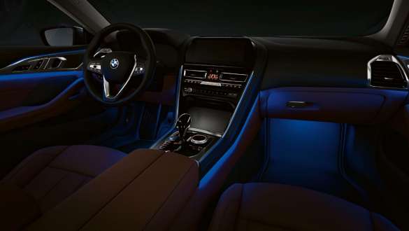 Luz ambiente. BMW Série 8 Coupé, posto de condução, luz ambiente.