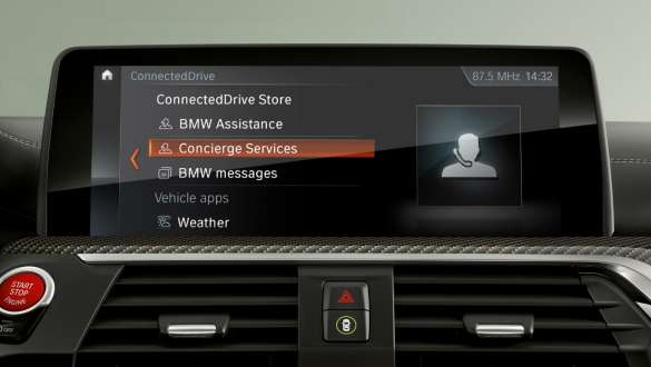 Atualização de software à distância. BMW Série 8 Coupé, ecrã de controlos com atualização de software à distância.