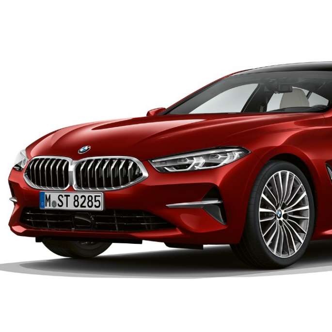 Versão base, perspetiva frontal a três quartos BMW Série 8 Gran Coupé, versão base, perspetiva frontal a três quartos