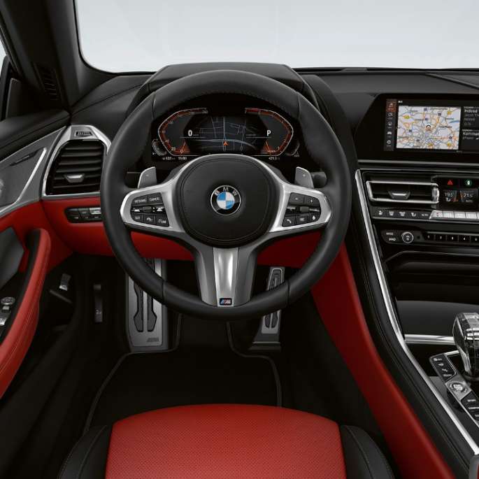 Posto de condução do Pack Desportivo M BMW Série 8 Gran Coupé, posto de condução do Pack Desportivo M