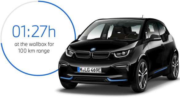 BMW i3s I01, pintura preto Fluid com realce em azul BMW i, perspetiva frontal a três quartos BMW i3s I01, pintura preto Fluid com realce em azul BMW i, perspetiva frontal a três quartos