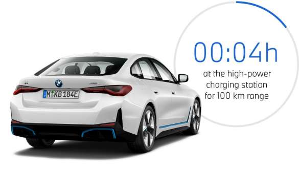 BMW i4 eDrive, G26, 2021, perspetiva traseira a três quartos, com gráfico do tempo de carregamento BMW i4 eDrive, G26, 2021, perspetiva traseira a três quartos, com gráfico do tempo de carregamento