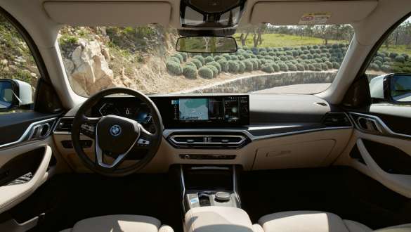 Cockpit, interior, posto de condução, BMW i4, G26, 2021 Cockpit, interior, posto de condução, BMW i4, G26, 2021, perspetiva interior