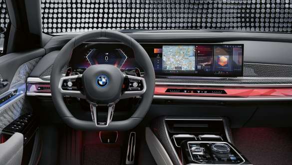 Funções que podem ser agendadas, BMW M760e xDrive Berlina, G70 Funções que podem ser agendadas, BMW M760e xDrive Berlina, G70, grande plano, visor