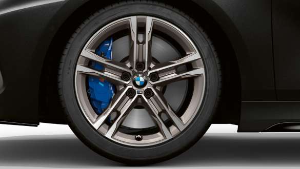 Travões desportivos M. BMW M135i xDrive com travões desportivos M.