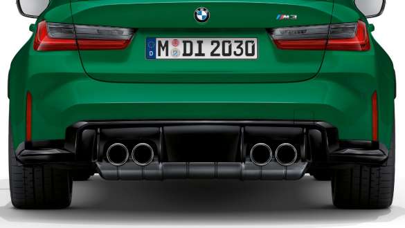 Ponteiras de escape em cromado, BMW M3 Berlina, G80, 2020 BMW M3 Berlina, G80, 2020, pintura verde Isle of Man, ponteiras de escape em cromado, perspetiva traseira