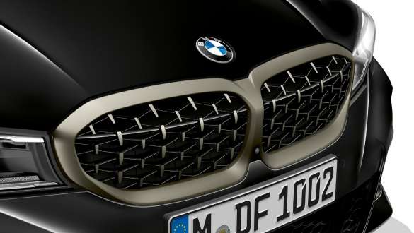 Pack aerodinâmico M, BMW M340i xDrive Berlina, G20, 2020 BMW M340i xDrive Berlina, G20, 2020, pintura preto Sapphire metalizada, pack aerodinâmico M, grande plano da dianteira