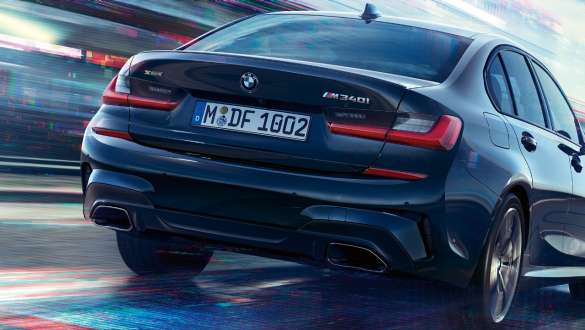 Diferencial desportivo M, BMW M340i xDrive Berlina, G20, 2020 BMW M340i xDrive Berlina, G20, 2020, pintura preto Sapphire metalizada, diferencial desportivo M, perspetiva traseira