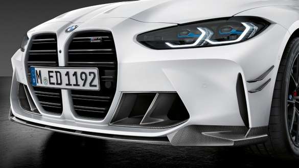 Avental dianteiro M Performance, fibra de carbono, BMW M4 Competition Cabrio com M xDrive, G83, 2021 BMW M4 Competition Cabrio com M xDrive, G83, 2021, avental dianteiro M Performance, fibra de carbono, grande plano, dianteira