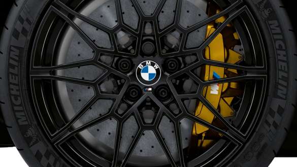 Travões M em carbono e cerâmica, BMW M4 Coupé, G82, 2020 BMW M4 Coupé, G82, 2020, grande plano dos travões M em carbono e cerâmica