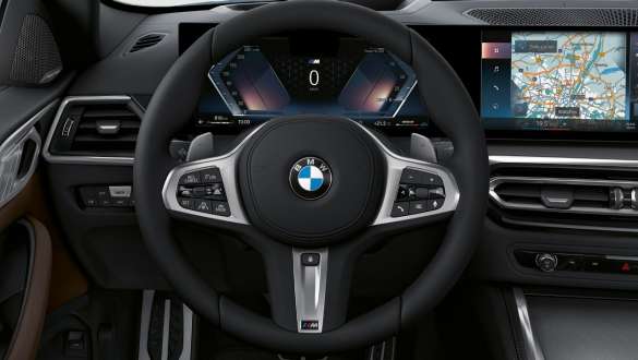 Volante M em pele do BMW M440i xDrive Coupé, G22, 2020 BMW M440i xDrive Coupé, G22, 2020, volante M em pele, grande plano do interior