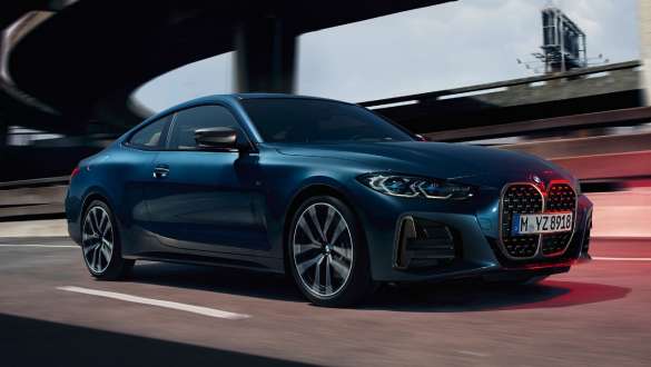 Diferencial desportivo M, BMW M440i xDrive Coupé, G22, 2020 BMW M440i xDrive Coupé, G22, 2020, com diferencial desportivo M, cor exterior azul Arctic Race metalizada, vista traseira a três quartos