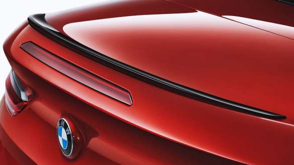 Spoiler traseiro M em preto. BMW M8 Competition Cabrio com spoiler traseiro M em preto.