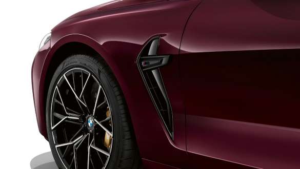 Grelha lateral M, BMW M8 Competition Gran Coupé Grelhas laterais M, BMW M8 Competition Gran Coupé, F93, 2020, pintura Ametrine BMW Individual metalizada, grande plano