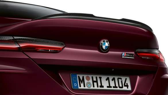 Spoiler traseiro M em carbono, BMW M8 Competition Gran Coupé Spoiler traseiro M em carbono, BMW M8 Competition Gran Coupé, F93, 2020, pintura Ametrine BMW Individual metalizada, grande plano da traseira