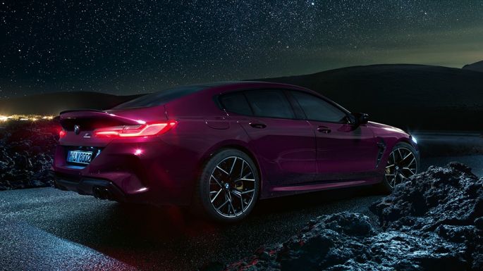 BMW M8 Competition Gran Coupé, perspetiva traseira lateral a três quartos BMW M8 Competition Gran Coupé, F93, 2020, pintura Ametrine BMW Individual metalizada, perspetiva traseira lateral a três quartos