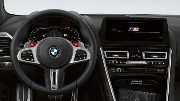 Painel de instrumentos específico M, o BMW Série 8 Gran Coupé, versão M, F93, LCI, atualização, 2022 O BMW Série 8 Gran Coupé, versão M, F93, LCI, atualização, 2022, painel de instrumentos específico M