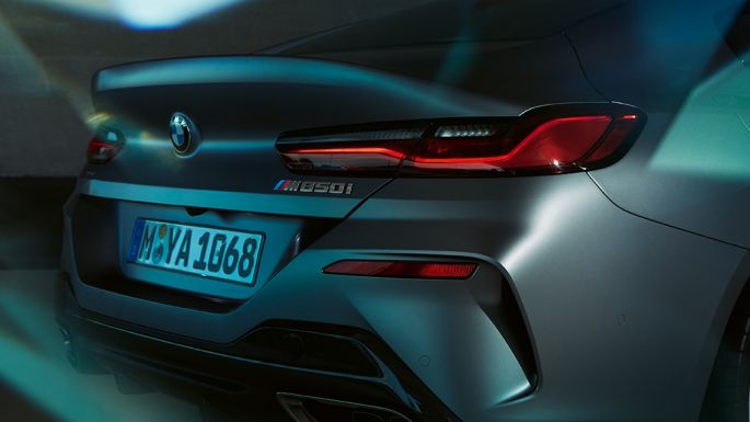 BMW M850i xDrive Gran Coupé, traseira com ponteiras de escape de forma livre BMW M850i xDrive Gran Coupé, design, traseira com ponteiras de escape de forma livre