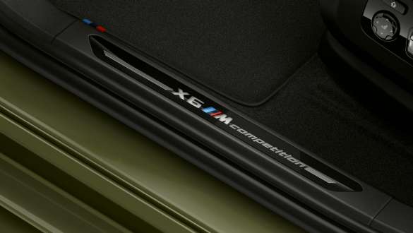 Soleiras das portas com designação "X6 M Competition" do BMW X6 M Competition Soleiras das portas com designação "X6 M Competition" do BMW X6 M Competition, F96, 2020, exterior