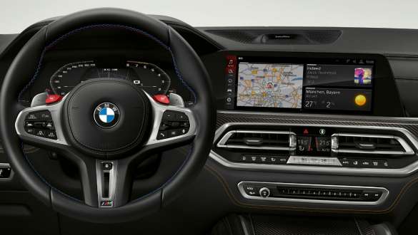 Conjunto de instrumentos específico M do BMW X6 M Competition Conjunto de instrumentos específico M do BMW X6 M Competition, F96, SUV, 2020, posto de condução