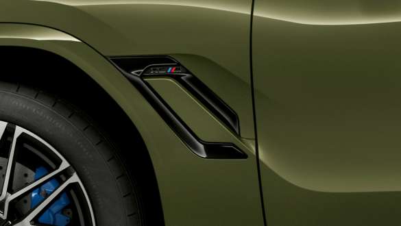 Grelhas laterais M do BMW X6 M Competition, F96 Grelhas laterais do BMW X6 M Competition, F96, 2020, SUV, pintura especial verde Urban BMW Individual, exterior