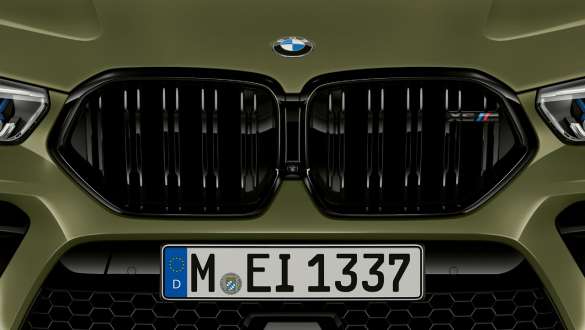 Grelha em forma de rim específica M do BMW X6 M Competition, F96 Grelha em forma de rim específica M do BMW X6 M Competition, F96 2020, SUV, pintura especial verde Urban BMW Individual, SUV, exterior