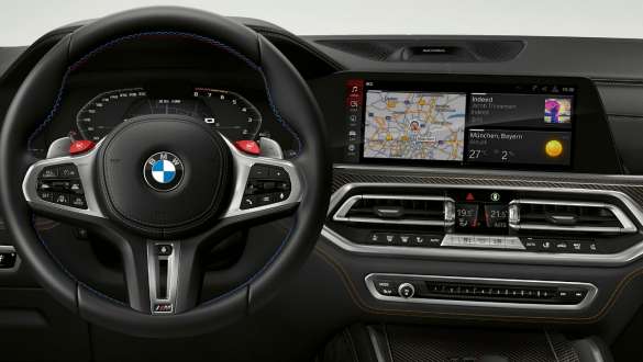Painel de instrumentos específico M do BMW X6 M Competition, F96 Painel de instrumentos específico M do BMW X6 M Competition, F96, 2020, SUV, cockpit