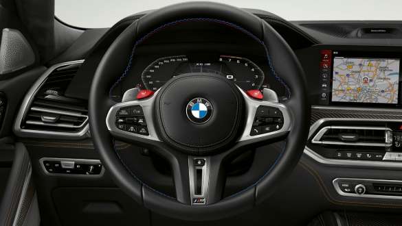 BMW X6 M Competition com M Servotronic, F96 BMW X6 M Competition com a direção M Servotronic, F96, 2020, SUV, posto de condução
