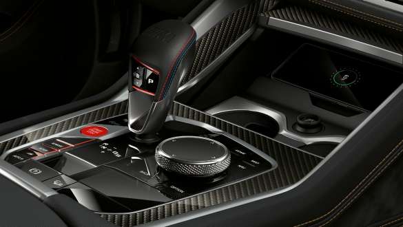 BMW X6 M Competition com a transmissão M Steptronic, F96 Transmissão de 8 velocidades M Steptronic com Drivelogic do BMW X6 M Competition, F96, 2020, SUV, interior