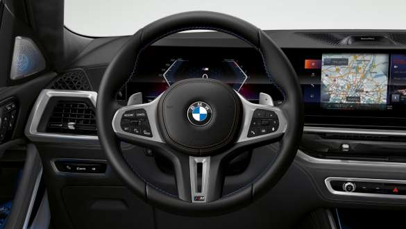 BMW X6 M60i xDrive, G06, MP, volante M em pele filename.jpg_image_alt_text> (deve incluir palavra-chave) BMW X6 M60i xDrive, G06, MP, volante M em pele, grande plano