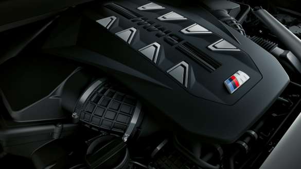Motor a gasolina M TwinPower Turbo V8, BMW X7 M60i xDrive, G07, LCI Motor a gasolina M TwinPower Turbo V8, BMW X7 M60i xDrive, G07, LCI, grande plano