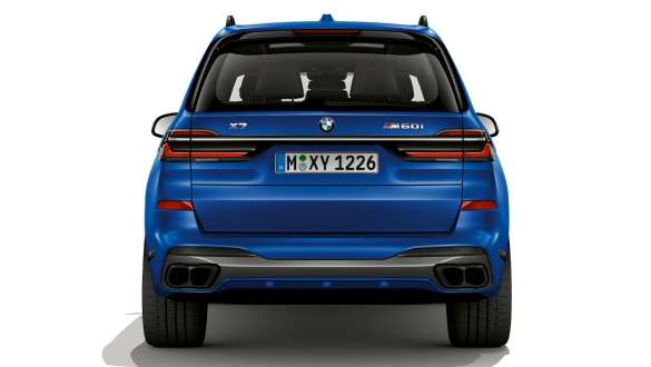 BMW X7 M60i xDrive, G07, LCI, pintura azul Frozen Marina Bay, perspetiva traseira, parado BMW X7 M60i xDrive, G07, LCI, pintura azul Frozen Marina Bay, perspetiva traseira, parado