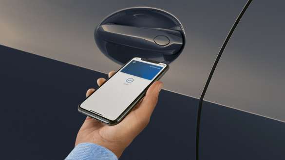 Acesso Comfort, BMW X7 M60i xDrive, G07, LCI Acesso Comfort, BMW X7 M60i xDrive, G07, LCI, funcionamento do smartphone à frente do BMW