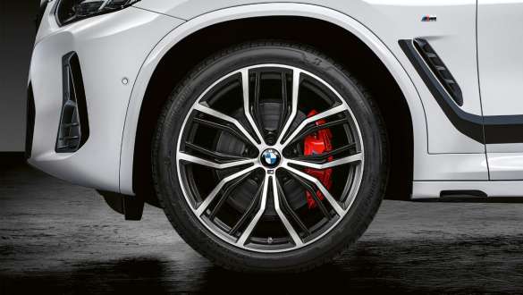 BMW X4, G02, BMW X4, jantes de liga leve BMW M Performance 701 M de raios em Y de 21”, forjadas, de duas tonalidades, 2021 BMW X4, G02, jantes de liga leve BMW M Performance 701 M de raios em Y de 21”, forjadas, de duas tonalidades (preto Jet mate, fresadas), 2021